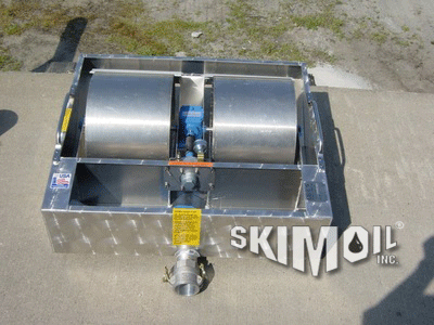 Air operated floating drum oil skimmer with stainless steel drums