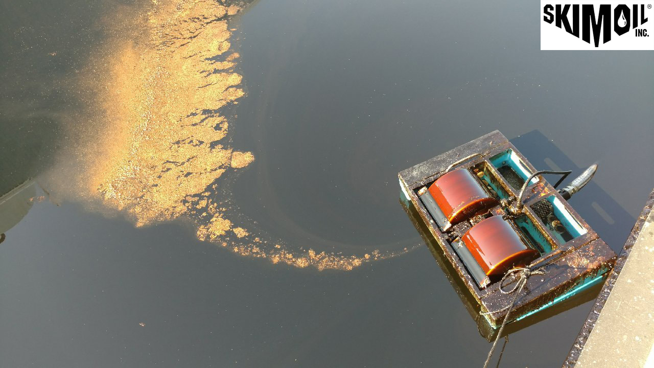 Air operated floating drum skimmer